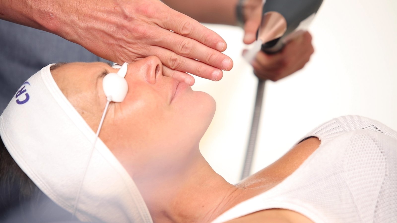 Soin du visage par le froid au centre Cryopôle